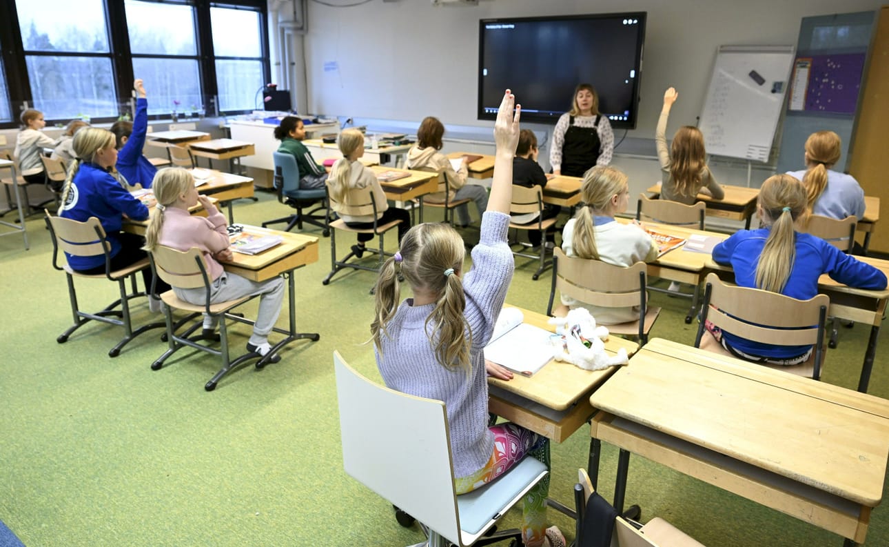 Ylimääräiset lomat vievät oppilaan pois kouluyhteisöstään ja voivat vaikuttaa kaverisuhteisiin. LEHTIKUVA / Heikki Saukkomaa