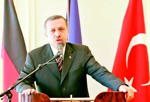 Tiukat vaatimukset. Turkin pääministerillä Recep Tayyip Erdoganilla on edessä kivinen tie maansa luotsaamisessa EU-kelpoiseksi.