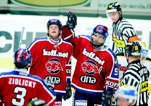 Maalijuhlaa. HIFK mätti kuusi maalia Ilveksen verkkoon.