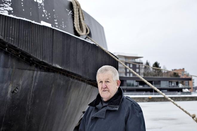 Turkulainen lippueamiraali evp. Bo Österlund väittelee perjantaina Maanpuolustuskorkeakoulussa Helsingissä Suomen meriliikenteen huoltovarmuudesta. KUVA: Tatu Lertola