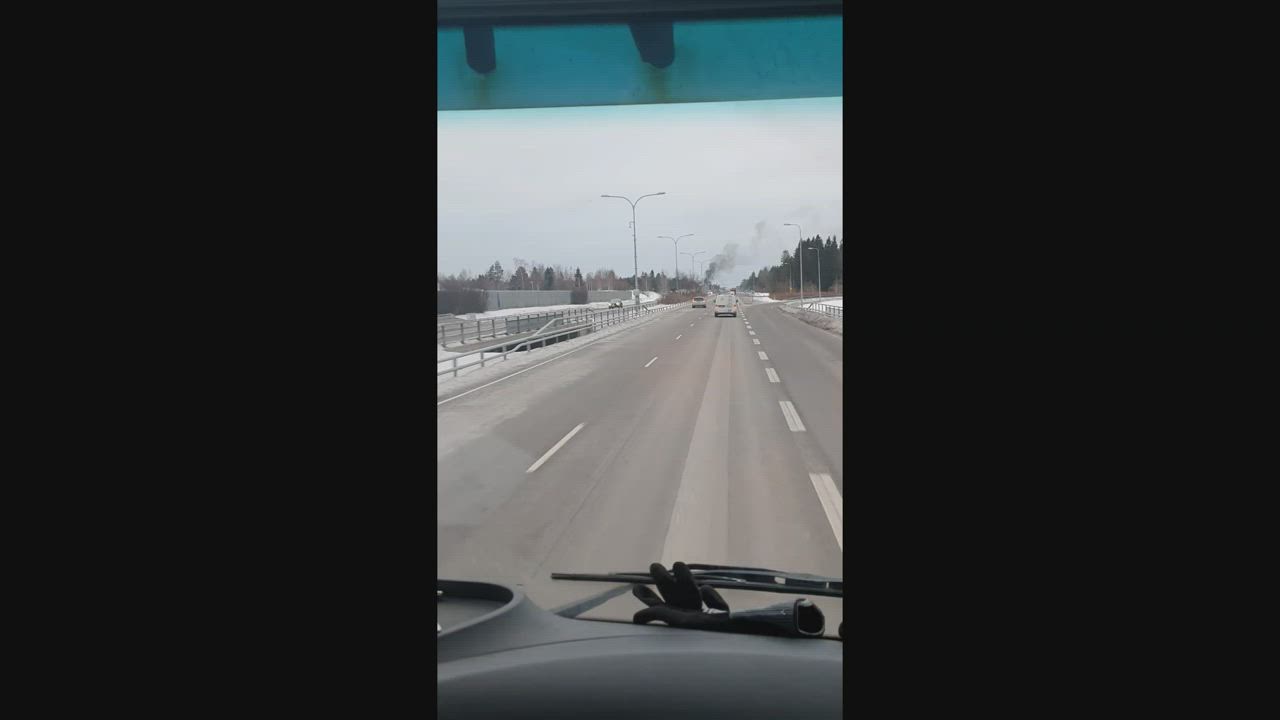 Kuusamontiellä paloi auto