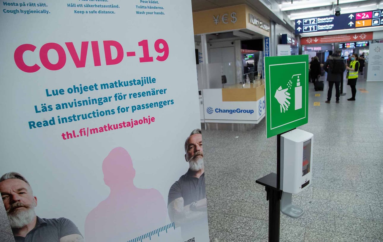 Rajaliikenteen uudet tiukennukset ovat hallituksen pöydällä perjantaina. Kuva Helsinki-Vantaan lentokentältä.