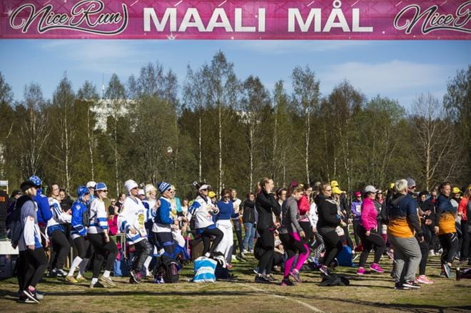 Viiden kilometrin lenkin voi juosta, hölkätä tai kävellä mielen mukaan. Kuvat: Selma Paavola