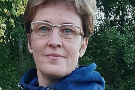Alavolin aikuisliikuntavastaava Terhi Herrala ohjaa uutta Miesten kuntokurssi -ryhmää.