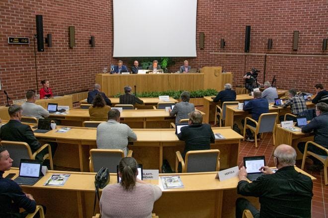 Kauhajoen valtuusto joutuu ensi vuoden alkupuolella päättämään kovista säästötoimista tai omaisuusjärjestelyistä, mikäli kaupunki ei halua joutua valtiovarainministeriön kriiskuntamenettelyyn. KUVA: JORMA HAVULA