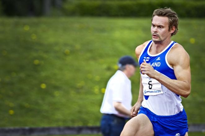 Jaakko Ojaniemi kisaamassa 400 metrin juoksussa kesällä 2011. Arkistokuva: Jaakko Elenius