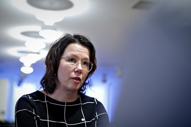 Sairaanhoitajaliiton puheenjohtaja Nina Hahtela toivoo, että läpi menevät sairaanhoitajataustaiset kansanedustajaehdokkaat säilyttäisivät sairaanhoitajan identiteetin myös vallan käytävillä. KUVA: TOMI KOSONEN