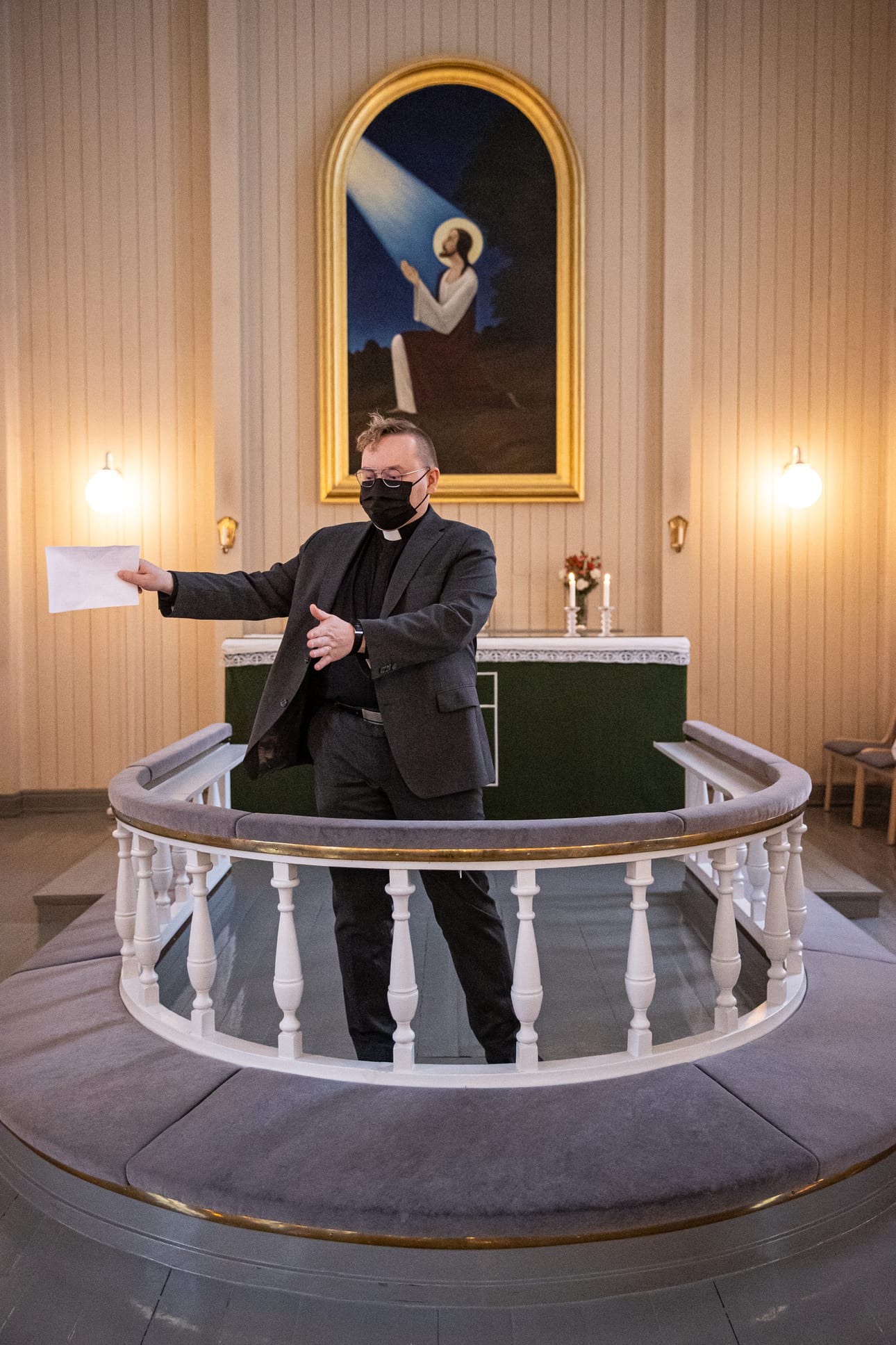 Panelistit pääsevät kertomaan kantansa esimerkiksi Taivalkosken kirkon remonttiin.
