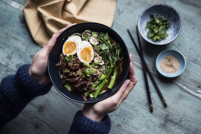 Kukkakaali, kikherne, kaura ja pavut rynnistivät pöytiin – Listasimme viisi viime vuoden trendikkäintä reseptiä, joilla herkutellaan hyvin myös 2020-luvulla