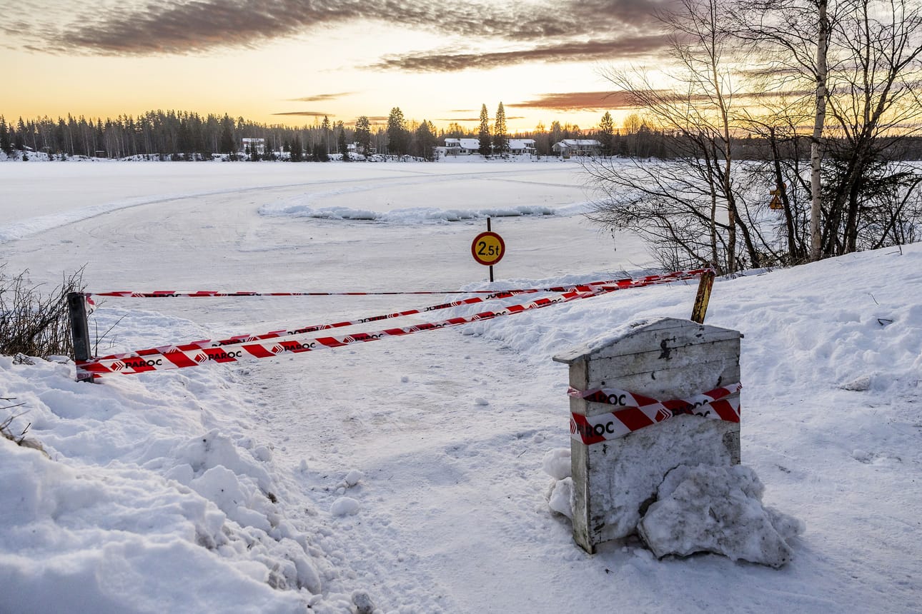 Jäätie otetaan käyttöön lauantain lumipyrypäivän jälkeen. Jäätien kunnostajat varoittavat nuoria, etteivät he poikkeaisi jäätien ulkopuolelle, siellä jää ei kestä ajoneuvoja.