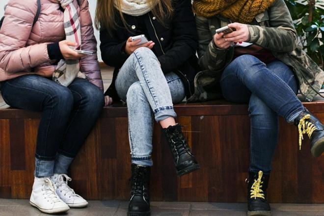Suomessa alle 16-vuotiaiden lasten seksuaalista itsemääräämisoikeutta suojataan lailla myös silloin, kun kyse ei ole esimerkiksi pakottamisesta. Arkistokuva: Minna Hirvelä