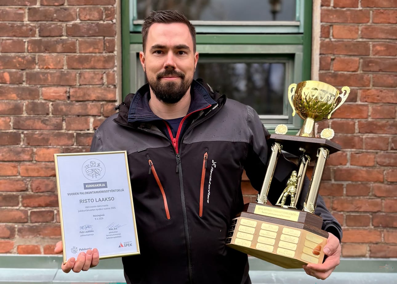 Laakso kertoo menneensä ensimmäisiin viikkoharjoituksiin todeten: "tässä olisi yksi pari tekeviä käsiä". Siitä lähtien hän on ollut toiminnassa mukana.