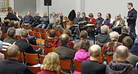 Nelostien linjaukset puhuttivat iiläisiä torstai-iltana.