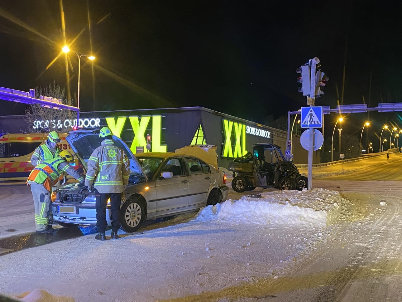 Mönkijä törmäsi henkilöautoon Limingantullissa.
