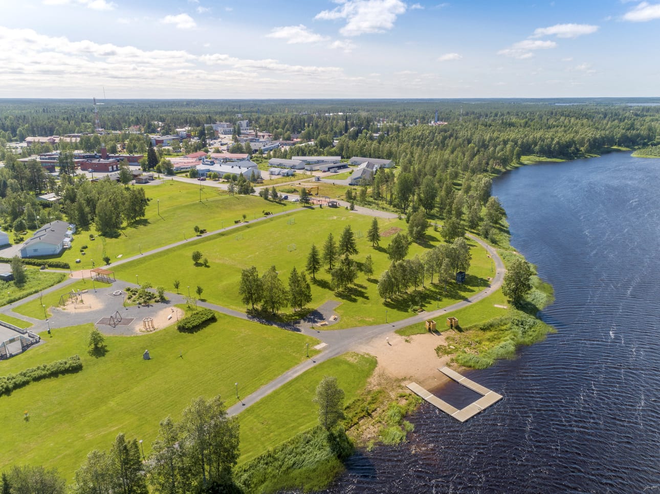 Popedapudiksella-tapahtumapaikka, upea Rajamaanranta odottaa jo vieraita. Kuvaon otettu Jani Ojalan dronella viime viikolla.