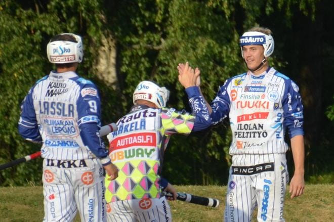 Kuluvan kauden 400:s juoksu Vedon joukkueelle on syntynyt. Lyöjä ja tuoja Matias Rinta-aho. KUVA: MARKKU TURPELA
