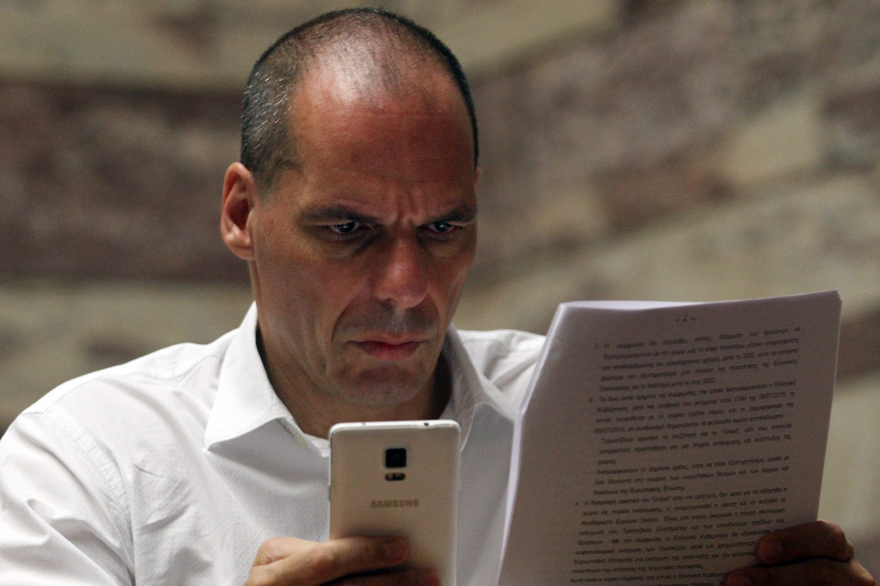 Varoufakis BBC:lle – "Lainoittajien ehdotukset Kreikan pelastamiseksi epäonnistuvat"
