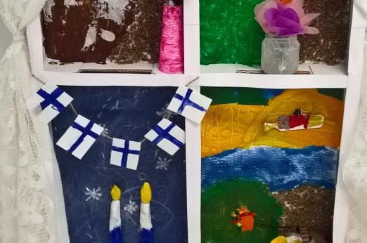 Vähänkyrön alueen varhaiskasvatuksen järjestämään näyttelyyn syntyi taidetta monella eri tekniikalla. Kuva: Maria Karvonen