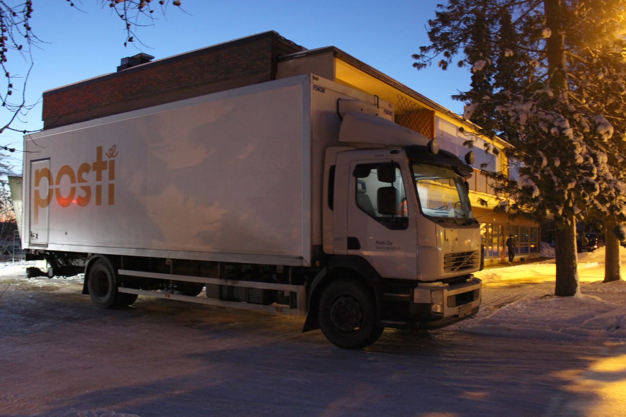Pulkkilan jakelupisteestä käsin hoidetaan postinjakelu Siikalatvan ja Pyhännän alueelle. Erityisesti Rantsilassa ja Pyhännällä postin kulku on takunnut niin, että varsinkin torstaisin osa postista ehtii laatikoihin vasta myöhään illalla.