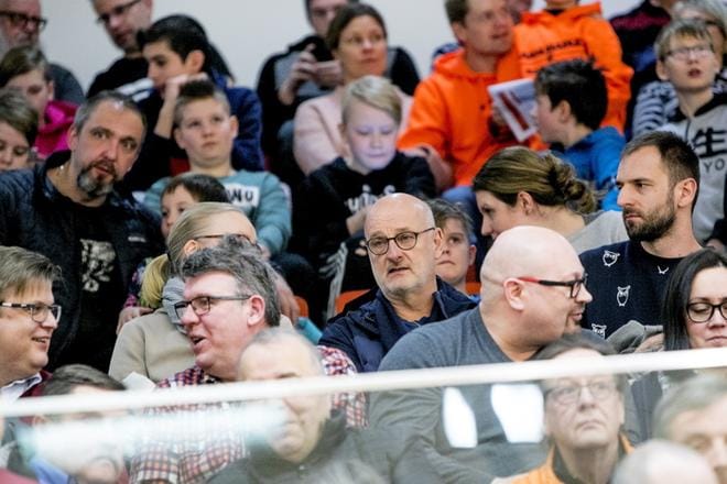Susijengin päävalmentaja Henrik Dettmann seurasi lauantaina Kauhajoella Karhu Basketin ja Uudenkaupungin Korihaiden välistä Korisliiga-ottelua. KUVA: JAAKKO ELENIUS