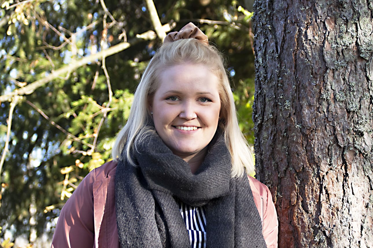 Julia Aho asuu tällä hetkellä Limingassa, mutta hän on lähtöisin Siikajoelta ja hänen kampaamoyrityksensä on Siikajoenkylällä.