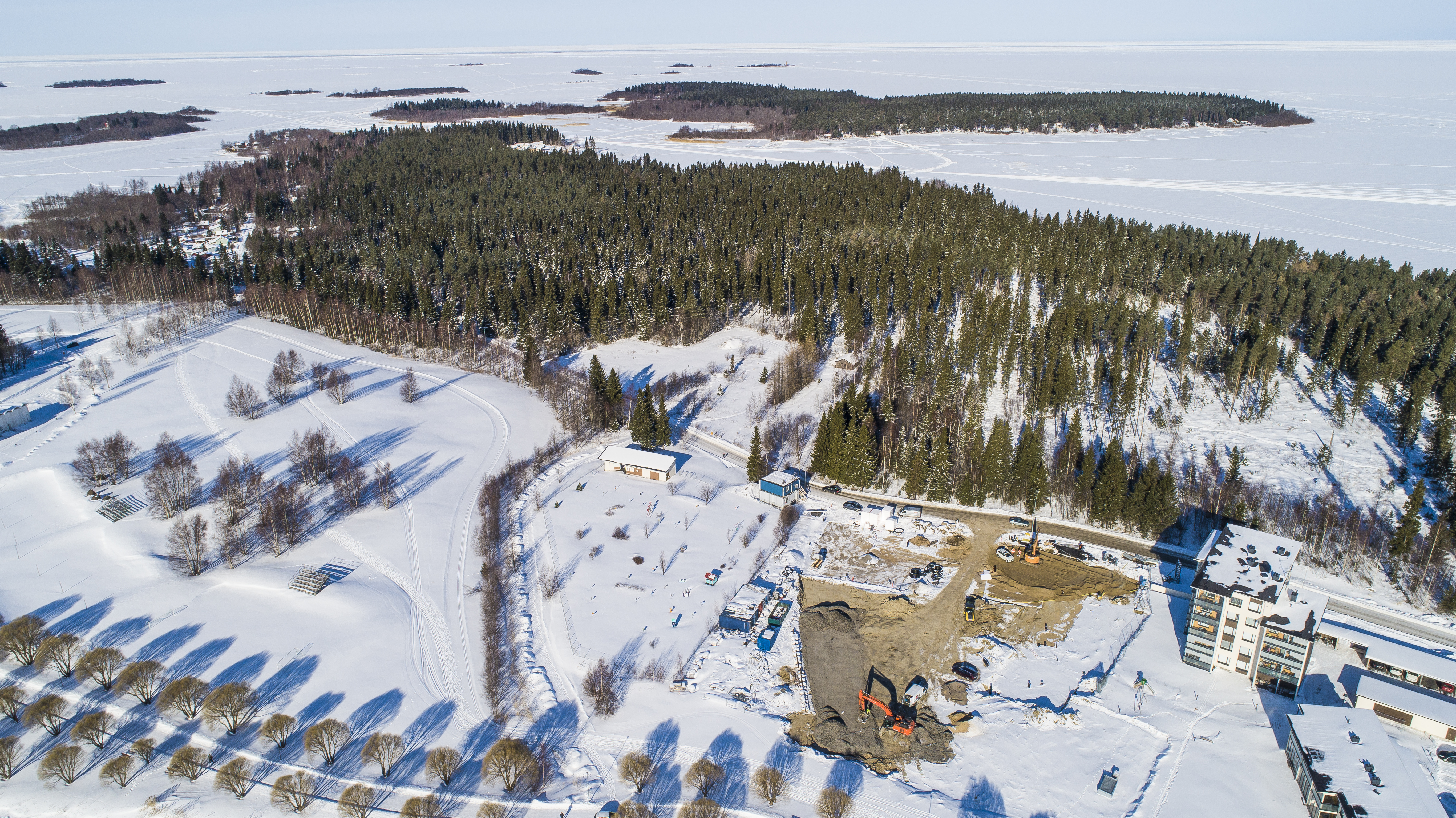 Kerrostalorakemtamista pikkulahdella, Pikkulahti, rakentaminen, Lapti, kerrostalo