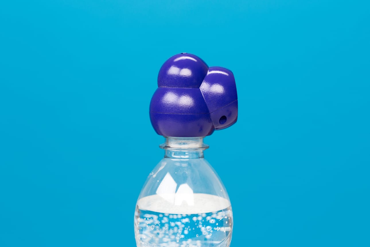 BubbleCap on hiilihapotuslaite, pulloon kiinnittyvä adapteri, jonka toiseen päähän kiinnitetään kaasupullo.