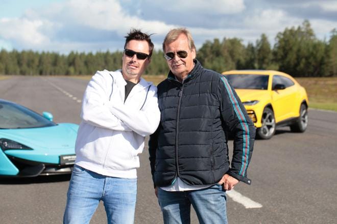 Marko Terva-aho ja Markku Alén koeajavat keltaisen Lamborghini Uruksen. Vasemmalla on McLaren 570S. Se testataan toisessa osassa.