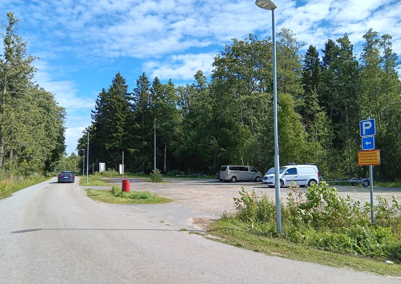 Gerbyn venesataman toinen paikoitusalue laajenee Satamapolun toiselle puolelle tulevalla pitkällä parkkiruuturivistöllä.