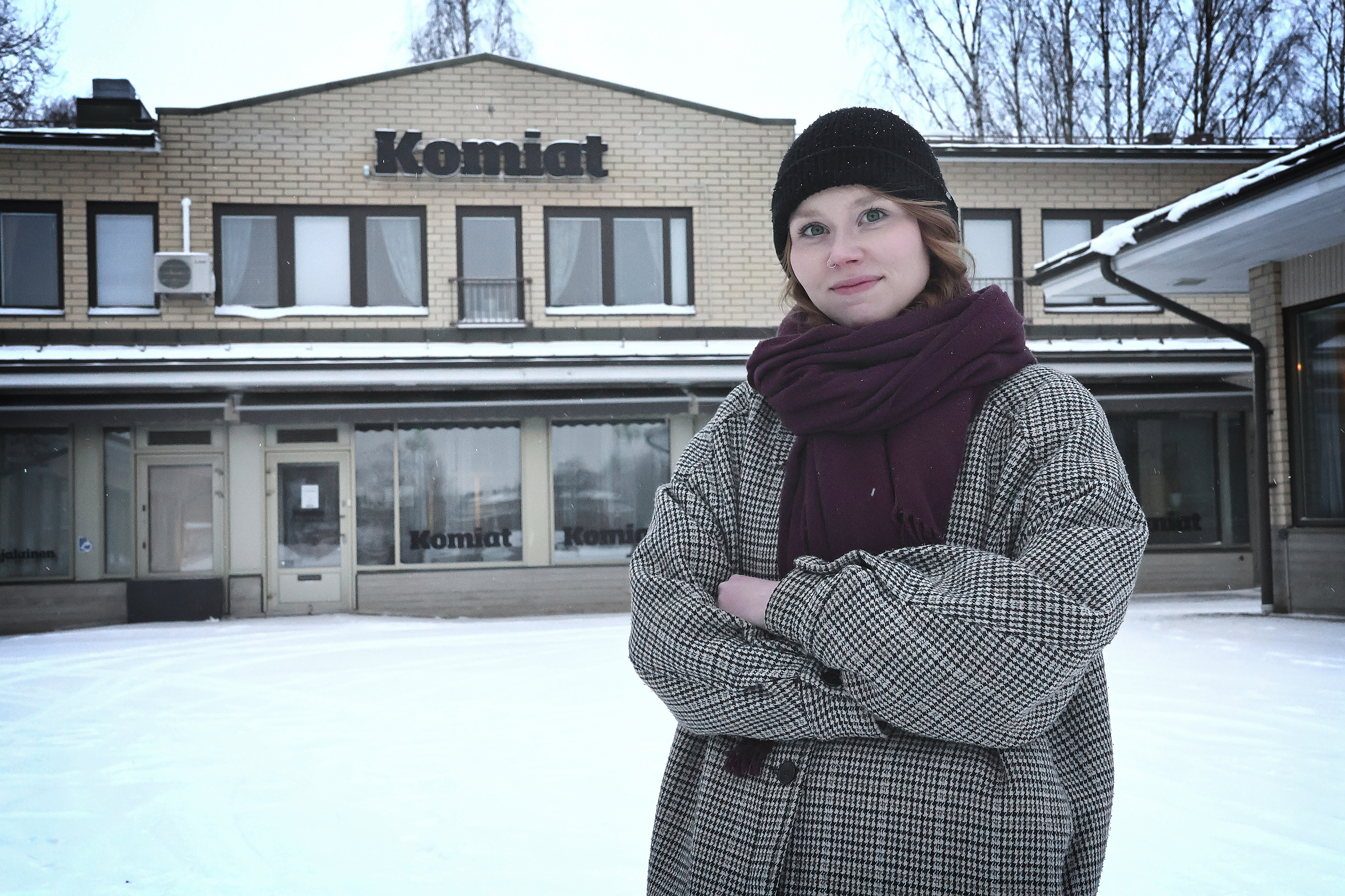 "Kuuntelen mieluummin kuin olen äänessä" – Emilia Aho aloitti Komiat-lehdessä toimittajana