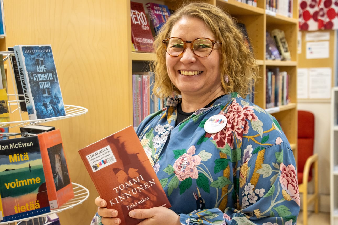 Jenni Makkosen lukulistalla odottaa Tommi Kinnusen Pitkä aukea. Kirja vie omankin suvun historian maisemiin.