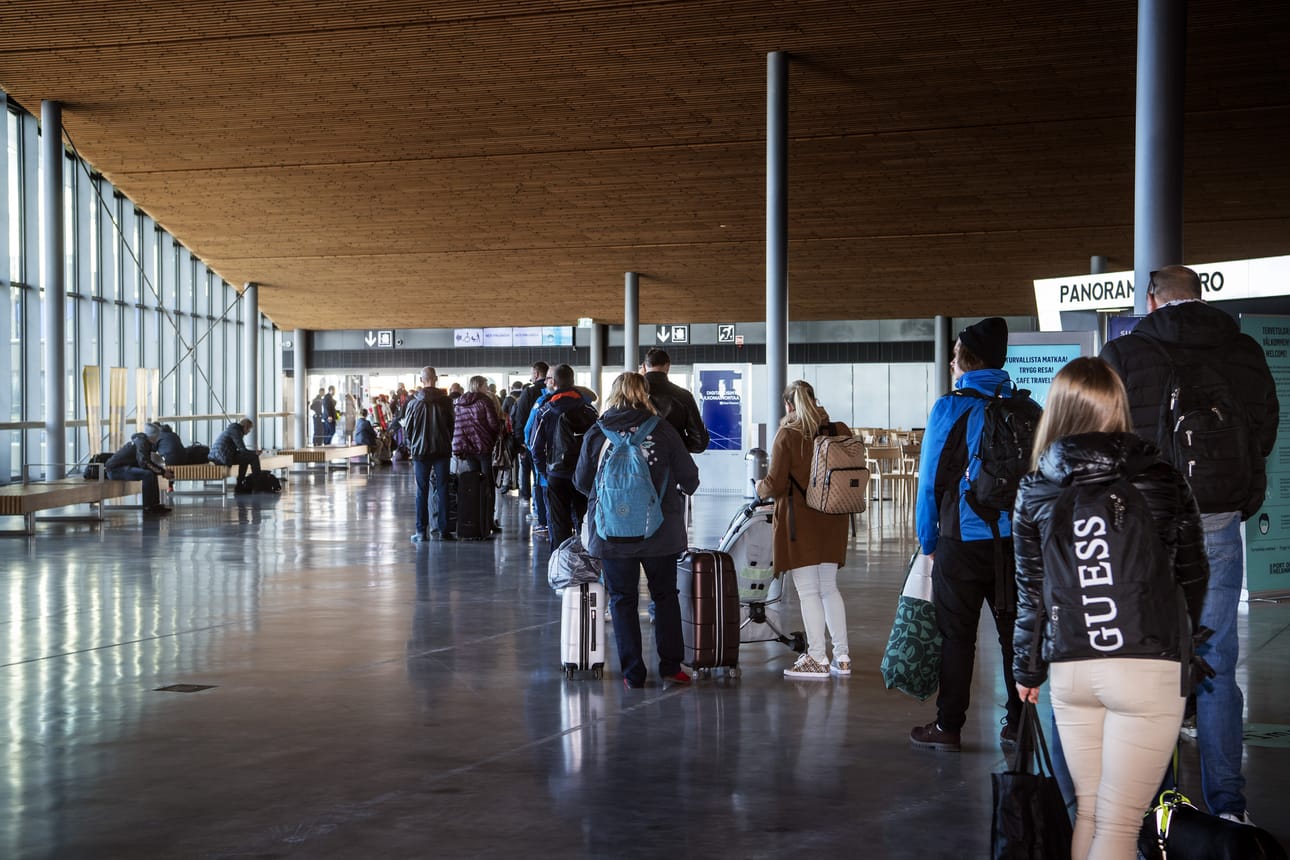 Kuukausi sitten Suomen ja Viron välinen lauttaliikenne avautui lähinnä työmatkalaisille. Nyt on turismin aika.