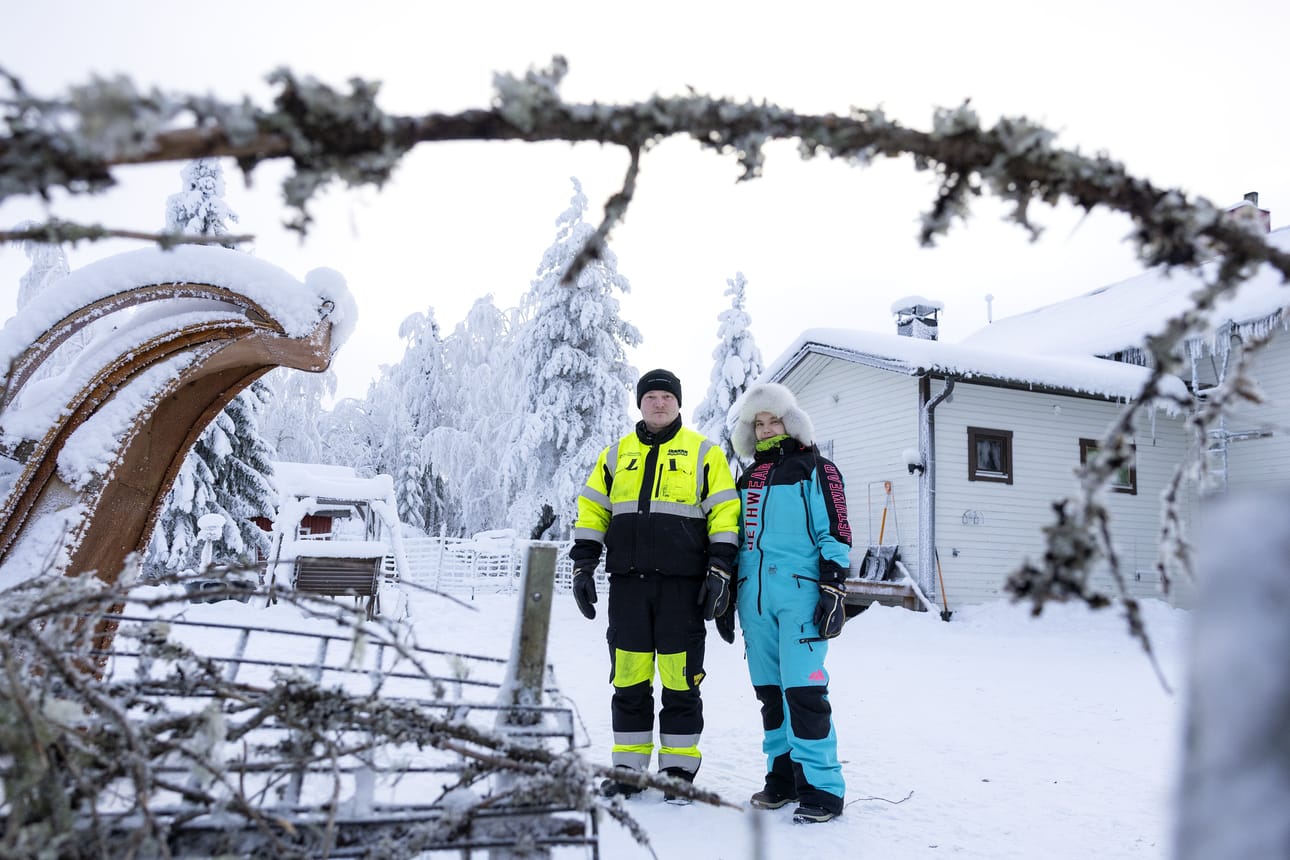 Tero Sarajärvi ja Meri Peuhkurinen asuvat 1960-luvulla rakennettua taloa Pudasjärven Asmuntissa. Paikka sopii heidän elämäntapaansa paremmin kuin rivitalo kuntakeskuksessa.