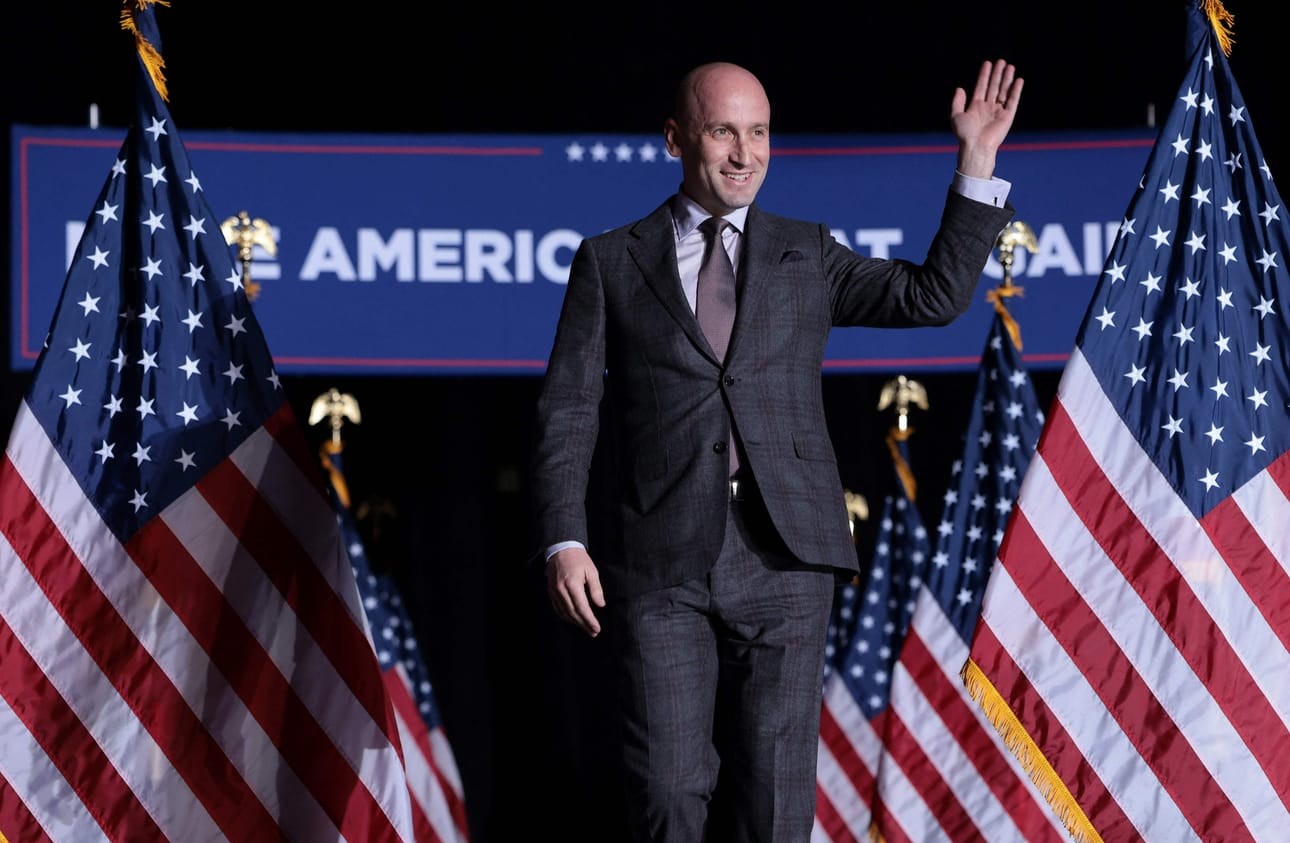 Stephen Miller tunnetaan kovista maahanmuuttokannoistaan. LEHTIKUVA/AFP