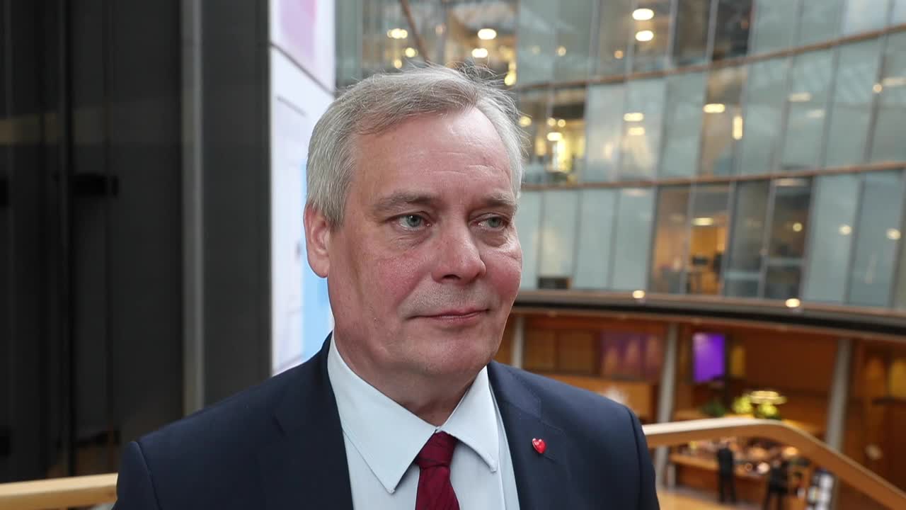 Antti Rinne kertoo, kuinka usein aikoo osallistua kotikuntansa valtuuston kokouksiin