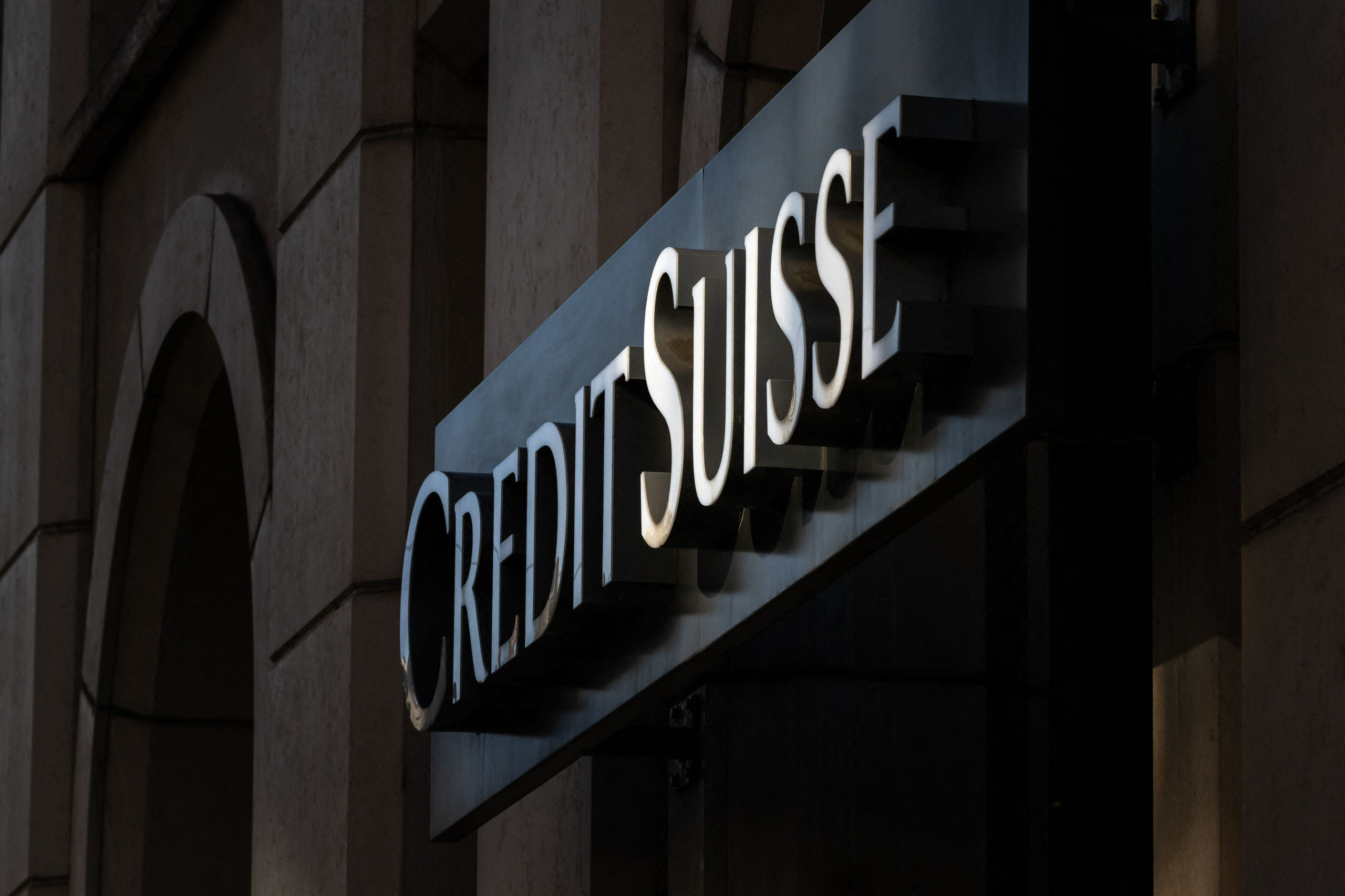 Credit Suisse lainaa 50 miljardia Sveitsin keskuspankilta, maan hallitus kokoontuu tänään käsittelemään pankkijätin tilannetta