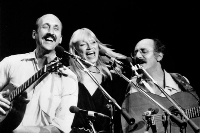 Noel "Paul" Stookey (vas.) Mary Travers ja Peter Yarrow muodostivat folk-trion Peter, Paul and Mary. KUVA: Yle Kuvapalvelu