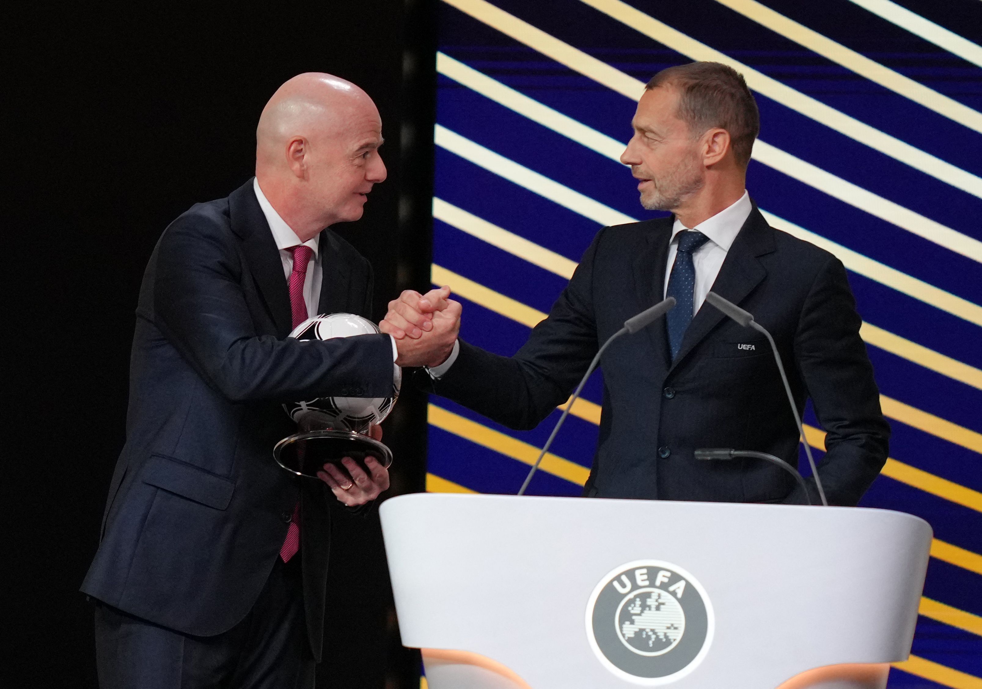 Fifa suunnittelee myyvänsä osan MM-kisoista – Uefalta tiukkaa kritiikkiä