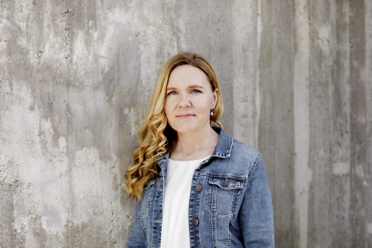 Lapsiasiavaltuutettu Elina Pekkarinen pitää ruutuaikarajoituksia liian tiukkoina ja katsoo niiden rikkovan lasten oikeuksia.
