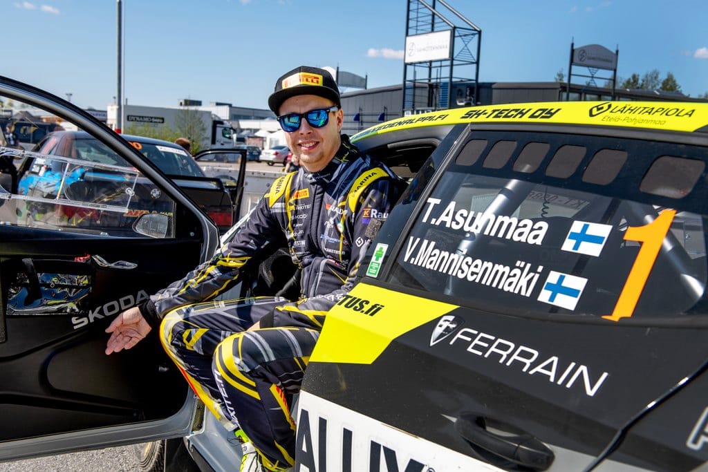 Uusi Skoda ei ollut säätöjen osalta vielä täysin Teemu Asunmaan mieleen Pohjanmaalla, mutta luottamusta auton säätöjen viimeistelyyn löytyy.
