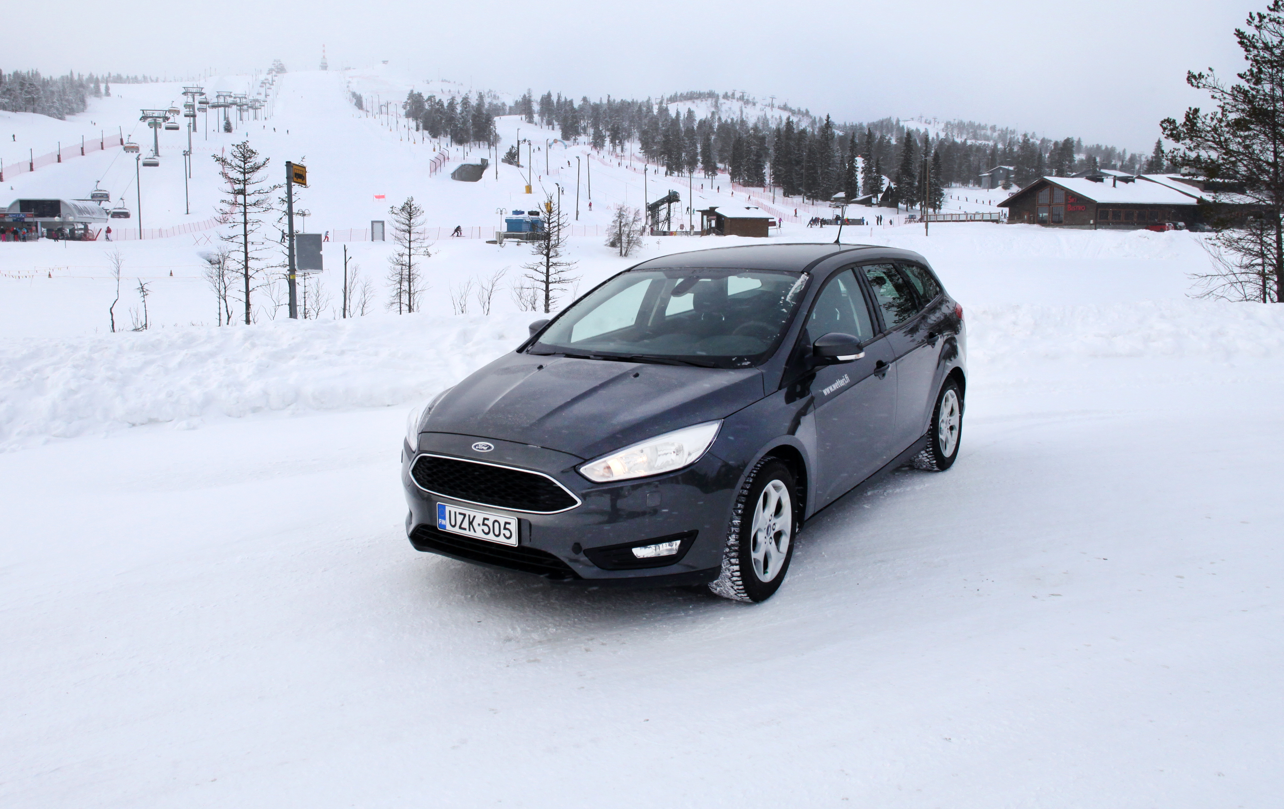 Ford Focuksen ulkomuoto on linjakas.