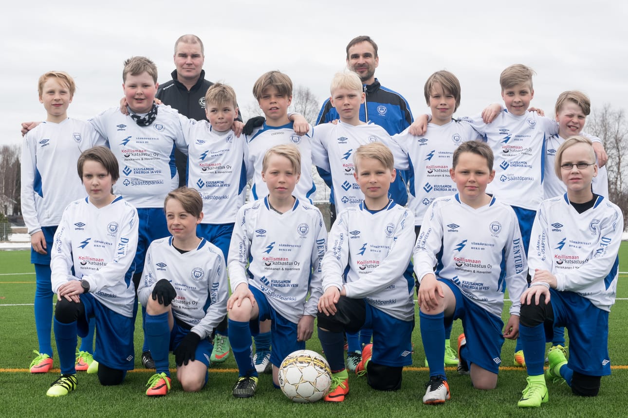 FC PaKan 06 -joukkue. Kuvassa Lumi Pitkänen ( vas. edessä ), Matias Vendelin, Eetu Virkkula, Hermanni Kangas, Santtu Liimatainen, Jasper Tyni, Otto Karjalainen ( vas. keskellä ), Tuomas Airisniemi, Aapo Murtovaara, Joni Kivijärvi, Joel Lohilahti, Paul Juumajärvi, Rasmus Ranua ja Topias Siikaluoma sekä valmentajat Olli Tyni ( vas. takana ) ja Petteri Kangas. Kuvasta puuttuvat Sulo Inget, Roni Kaarela ja valmentaja Sami Liimatainen.