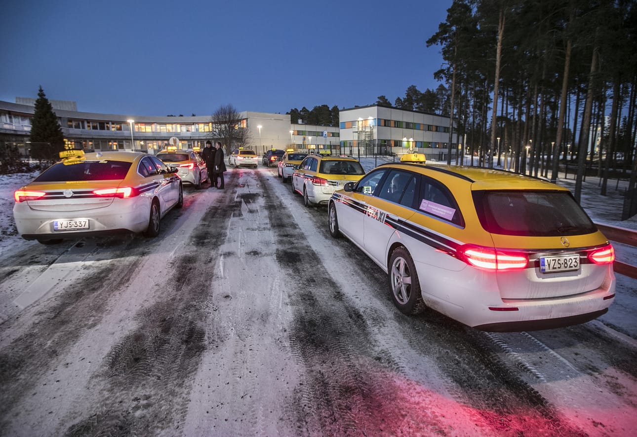 Pohjanmaan Taksi Oy:n uusi sopimus lentokenttäkuljetusten tuottamisesta Raahen alueen kunnille on voimassa marraskuun 2019 alusta lähtien.