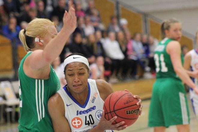 Lähes 38 minuuttia taistellut Vedon Avyanna Young oli kentän pistekuningatar. KUVA: TOMI OLLI