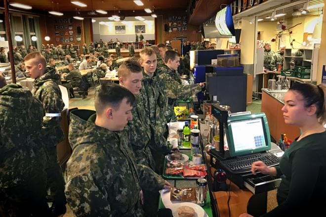 Niinisalon varuskunnassa järjestetty rekrytointitempaus saattaa saada jatkoa muissa Suomen varuskunnissa. KUVA: KRISTA RINTALA
