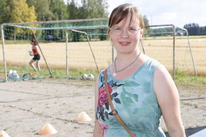 Elina Silvolalle työskentely kiusaamistapausten parissa on arkipäivää. Hän työskentelee kouluterveydenhoitajana. KUVA: HENNA NEVALA
