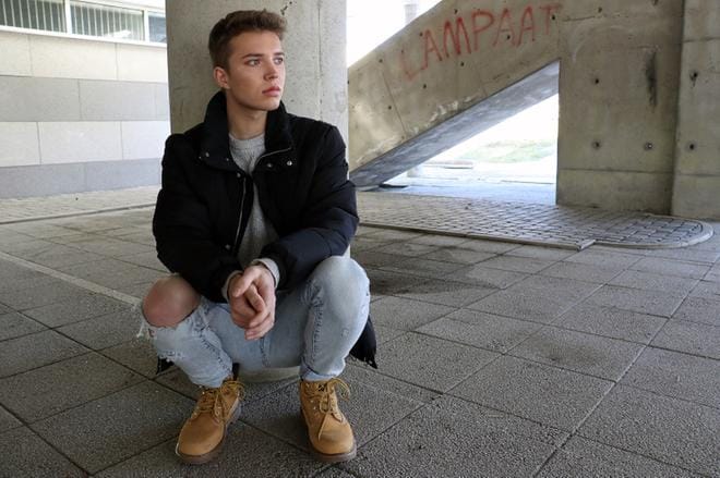Joona Koivisto aikoo muuttaa Kauhajoelta pois, suurempiin kaupunkeihin. Homona eläminen pienessä maaseutukaupungissa ei ole helppoa, ja hän haluaa opiskelemaan. KUVA: JORMA HAVULA