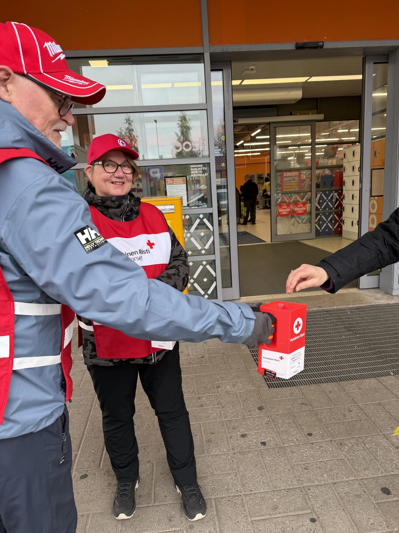 Suomen Punaisen Ristin Nälkäpäivä-keräys on käynnissä Pudasjärvellä.