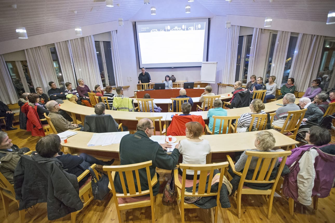 Tyrnävän kunta joutui maksamaan epäreilun tarjouskilpailun vuoksi. Kuvassa Tyrnävän valtuustosali. Arkistokuva.