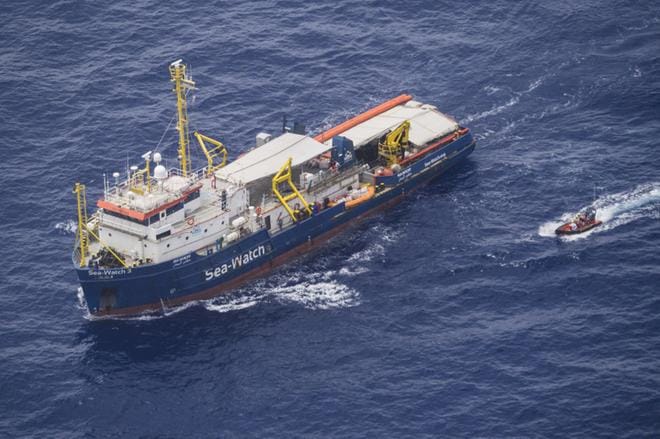 Uutistoimisto AFP:n tietojen mukaan yli neljäsataa pakolaista on saapunut pienten alusten kyydillä Italiaan viime viikkojen aikana. KUVA: SEA-WATCH HANDOUT